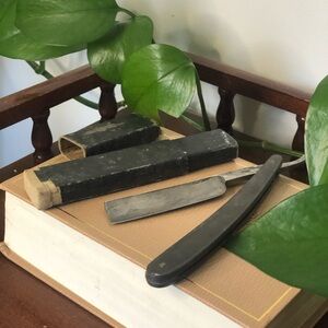 Vintage Straight Razor with Black Handle and Sheath